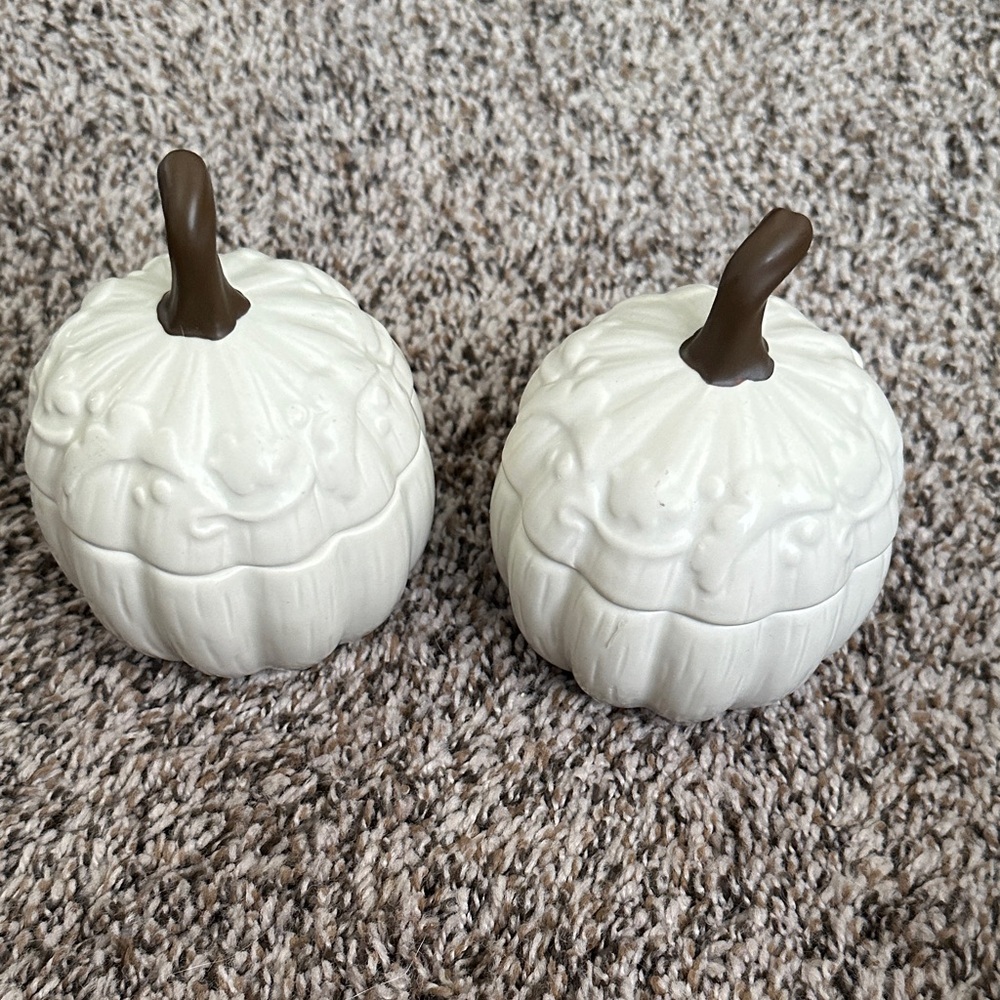 Hallmark White Pumpkin Decor Set